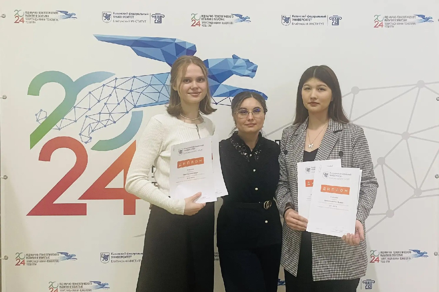 Абитуриенту: твой путь в ИТ начинается здесь Абитуриенту: твой путь в ИТ начинается здесь