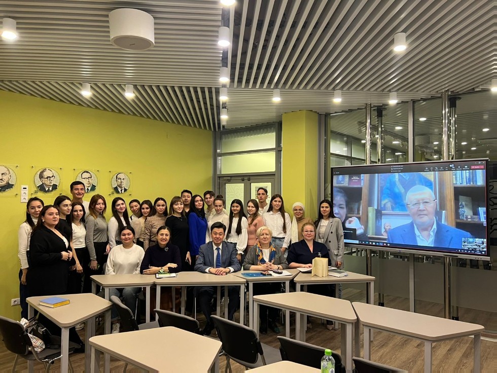 Мохтар Ауэзов: 'Рус әдәбияты белән татар классик әдәбияты аша таныштым' Мохтар Ауэзов: 'Рус әдәбияты белән татар классик әдәбияты аша таныштым'