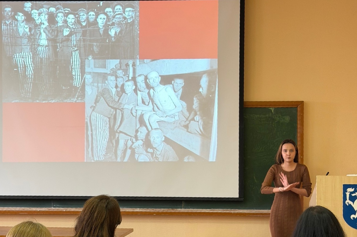 'Ну, а песня останется?': студентки Елабужского института КФУ прочитали лекцию к 120-летию Мусы Джалиля 'Ну, а песня останется?': студентки Елабужского института КФУ прочитали лекцию к 120-летию Мусы Джалиля