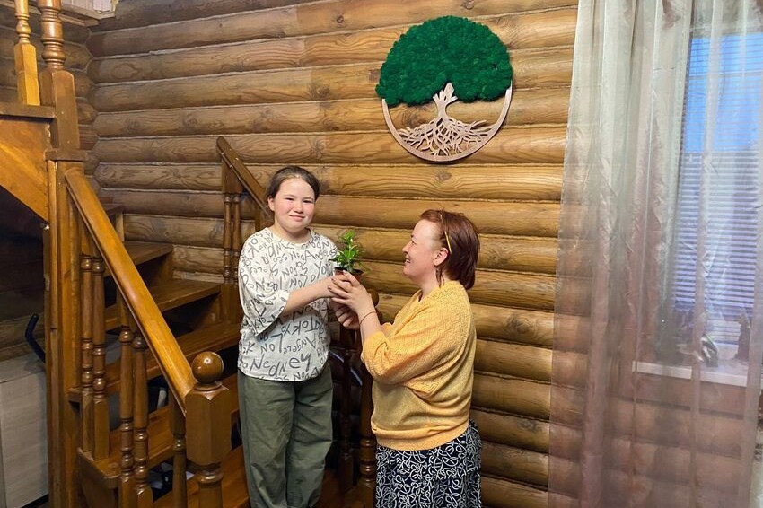 Ученики 'Университетской' школы вырастили в теплице катарантусы Ученики 'Университетской' школы вырастили в теплице катарантусы