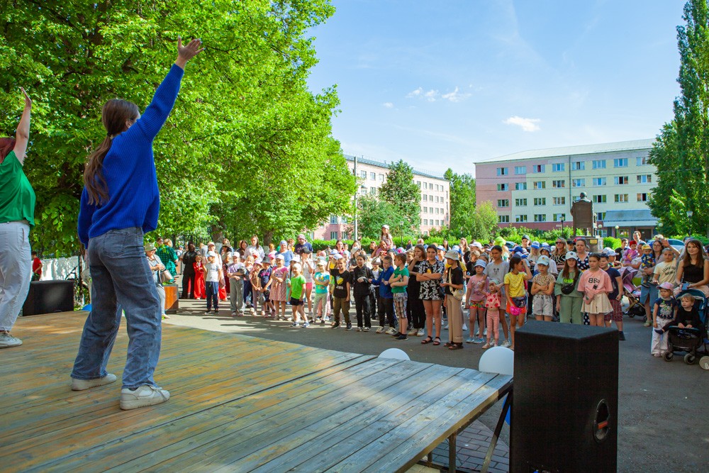 Развлекательно-игровая программа 'Планета под названием Детство!' Развлекательно-игровая программа 'Планета под названием Детство!'