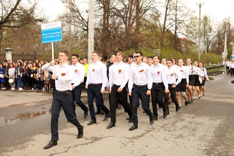 'Поклонимся великим тем годам': День Победы встретили в Елабужском институте КФУ 'Поклонимся великим тем годам': День Победы встретили в Елабужском институте КФУ