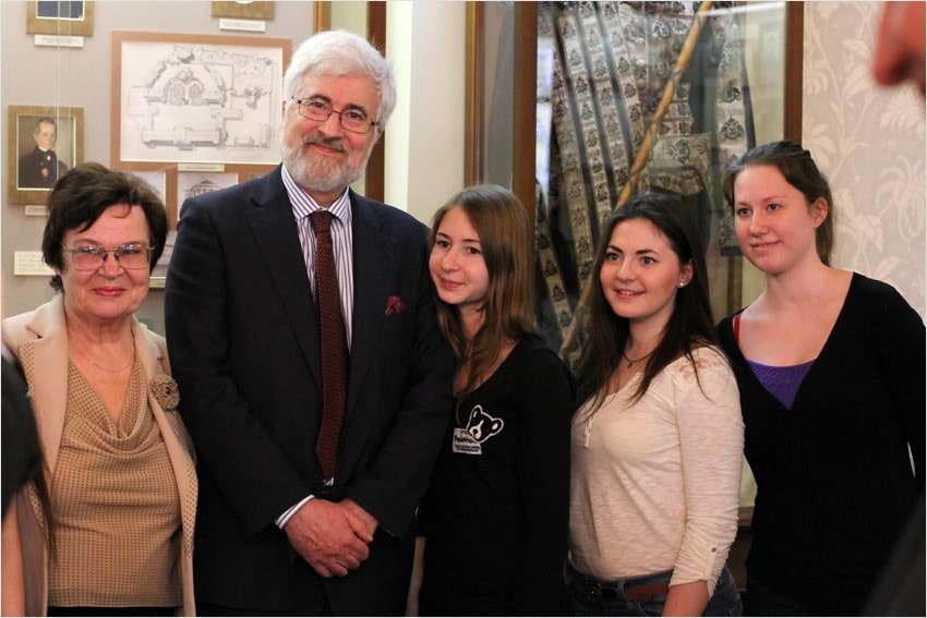 ��������