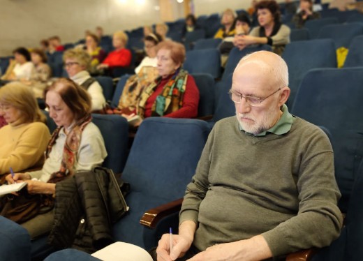 Откуда взялись татары: для студентов серебряного возраста состоялась лекция историка-генеаолога Искандера Гильманова Откуда взялись татары: для студентов серебряного возраста состоялась лекция историка-генеаолога Искандера Гильманова