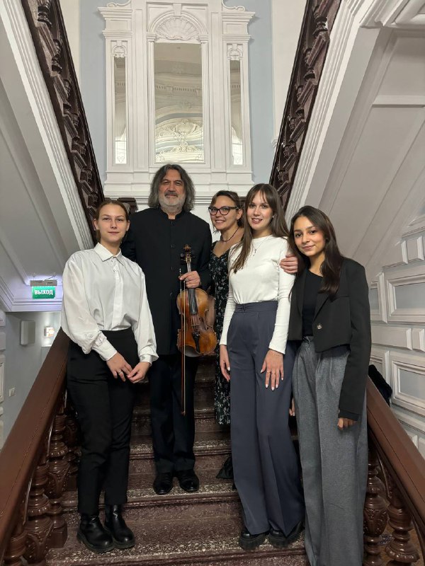 Студенты дошкольного образования на концерте Казанского камерного оркестра 'La Primavera' в музее Г.Тукая Студенты дошкольного образования на концерте Казанского камерного оркестра 'La Primavera' в музее Г.Тукая