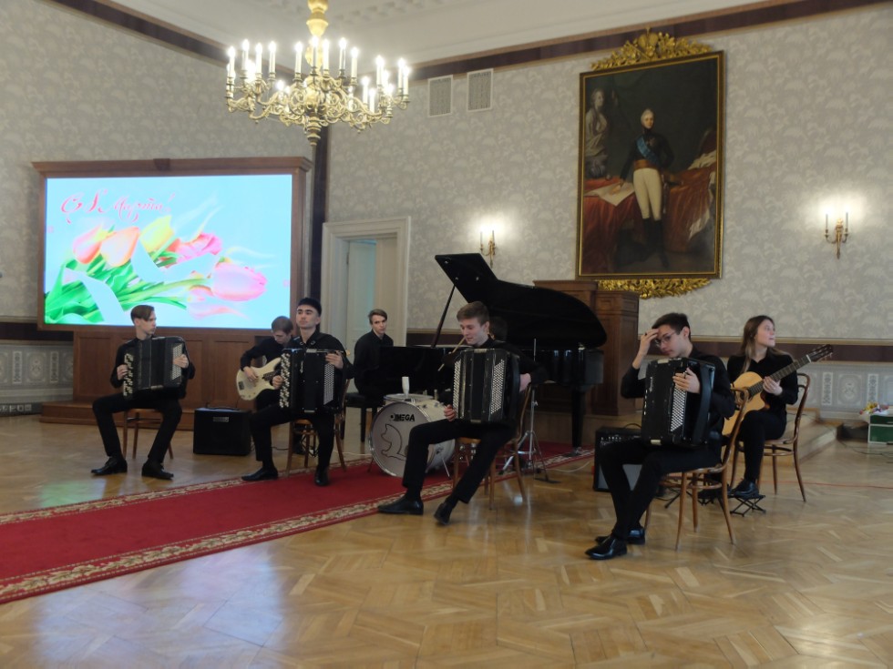 ����������� ����� ������ 8 �����.