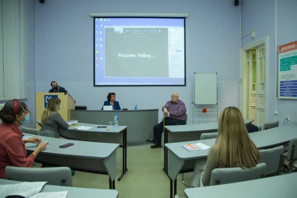 В Елабужском институте КФУ стартовали секционные заседания в рамках проведения Международного форума 'VIII Махмутовские чтения'