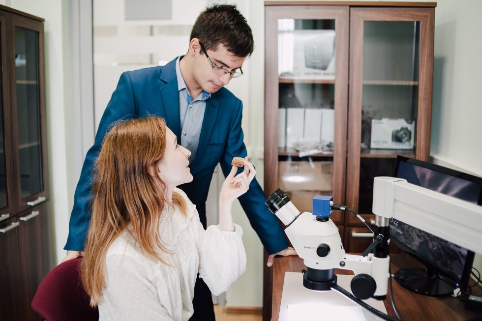 ��������