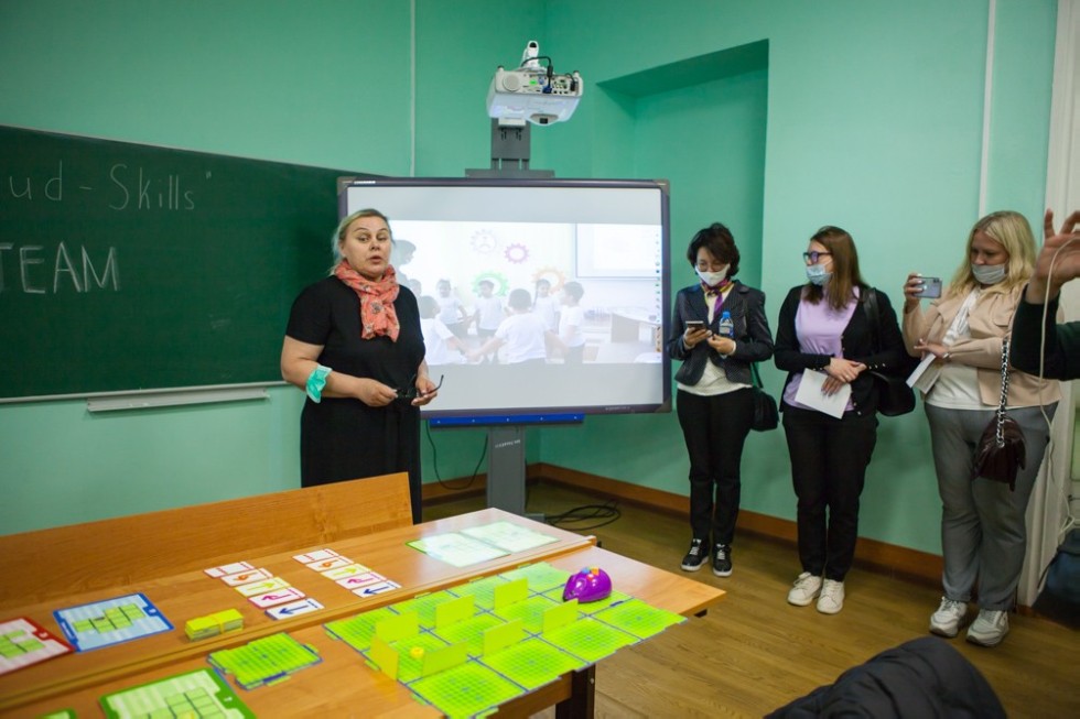 Ilshat Gafurov opened the presentation of Student Scientific Classes at the Elabuga Institute