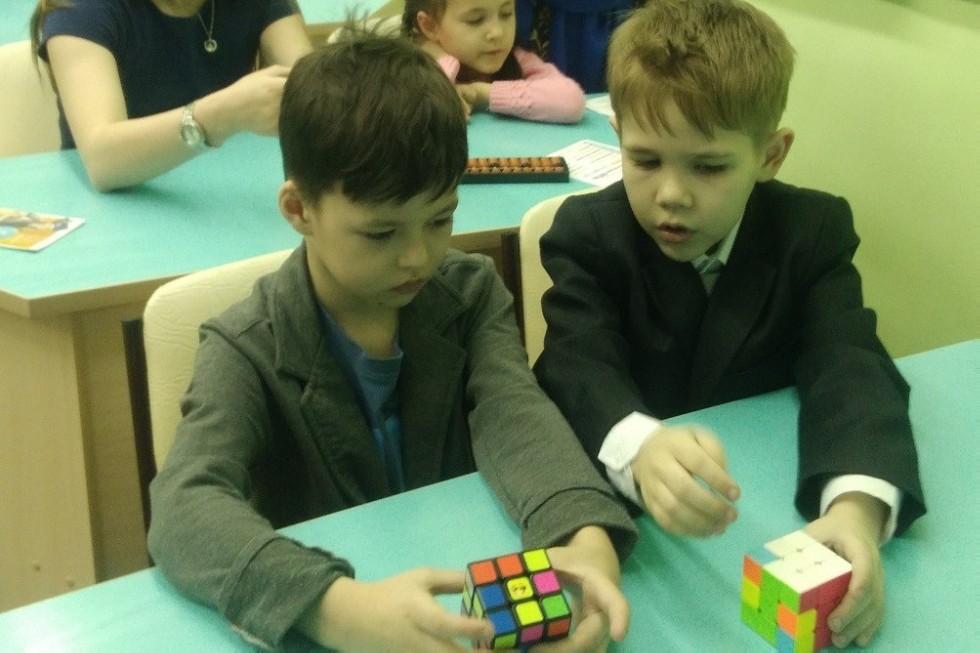 Сразу три площадки представили преподаватели кафедры математики и прикладной информатики и студенты на 'Ночь науки' Сразу три площадки представили преподаватели кафедры математики и прикладной информатики и студенты на 'Ночь науки'