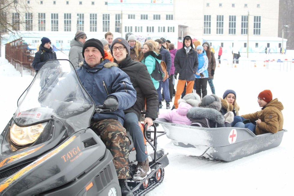 Студенты повеселились на свежем воздухе! Студенты повеселились на свежем воздухе!