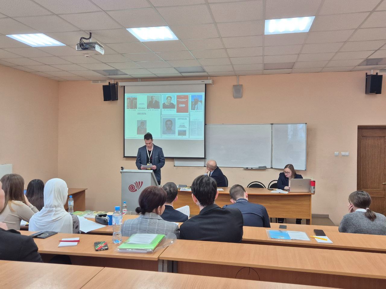 Студенты-археологи КФУ с успехом выступили на Урало-Поволжской конференции в Челябинске Студенты-археологи КФУ с успехом выступили на Урало-Поволжской конференции в Челябинске