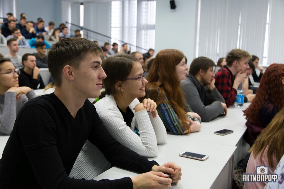 Встреча студентов НЧИ КФУ с немецкими работодателями из ООО 'ДАЙМЛЕР КАМАЗ РУС' Встреча студентов НЧИ КФУ с немецкими работодателями из ООО 'ДАЙМЛЕР КАМАЗ РУС'