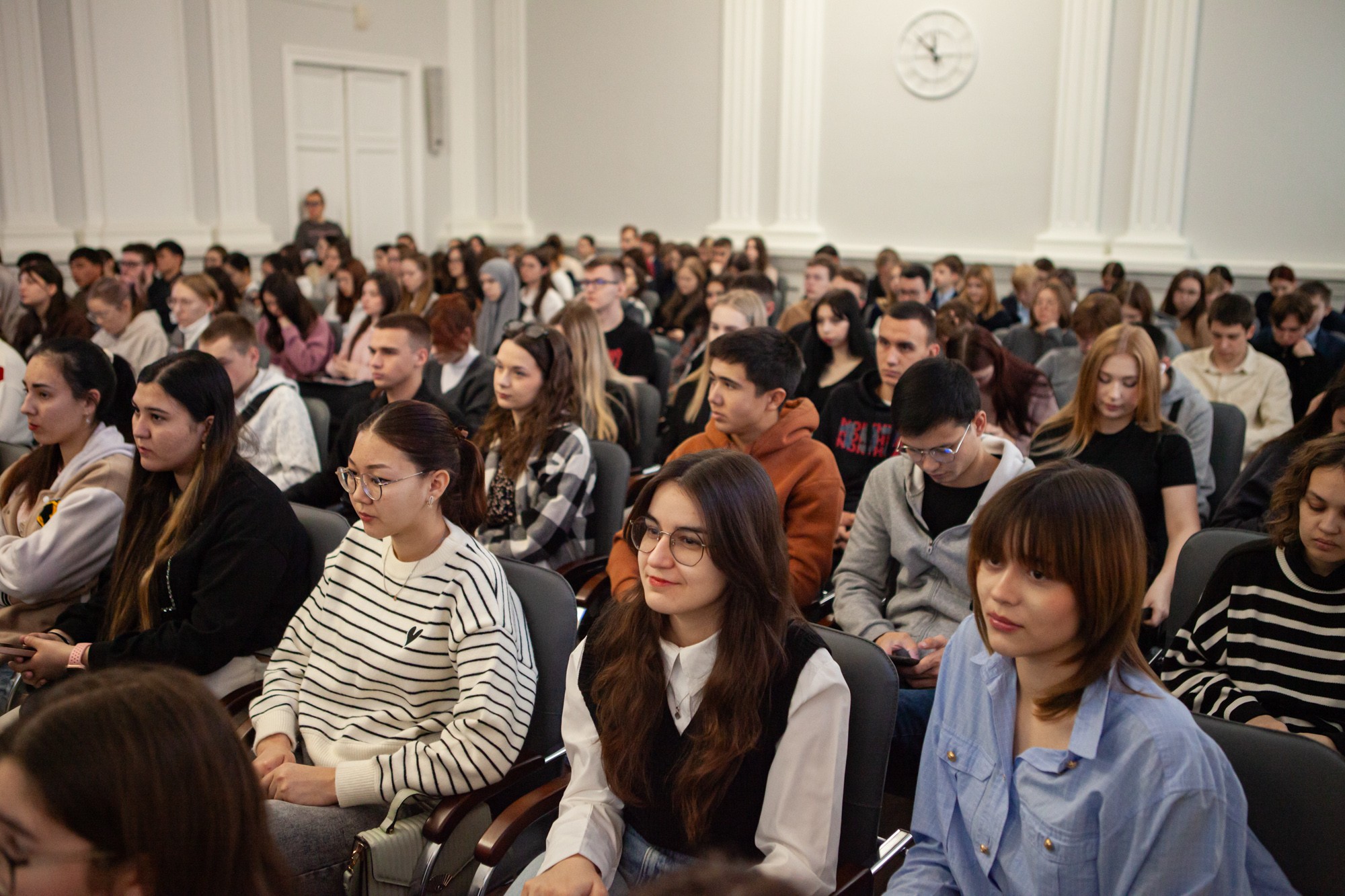 Фестиваль 'Открывая мир науки' объединил студентов и школьников в Елабужском институте КФУ Фестиваль 'Открывая мир науки' объединил студентов и школьников в Елабужском институте КФУ