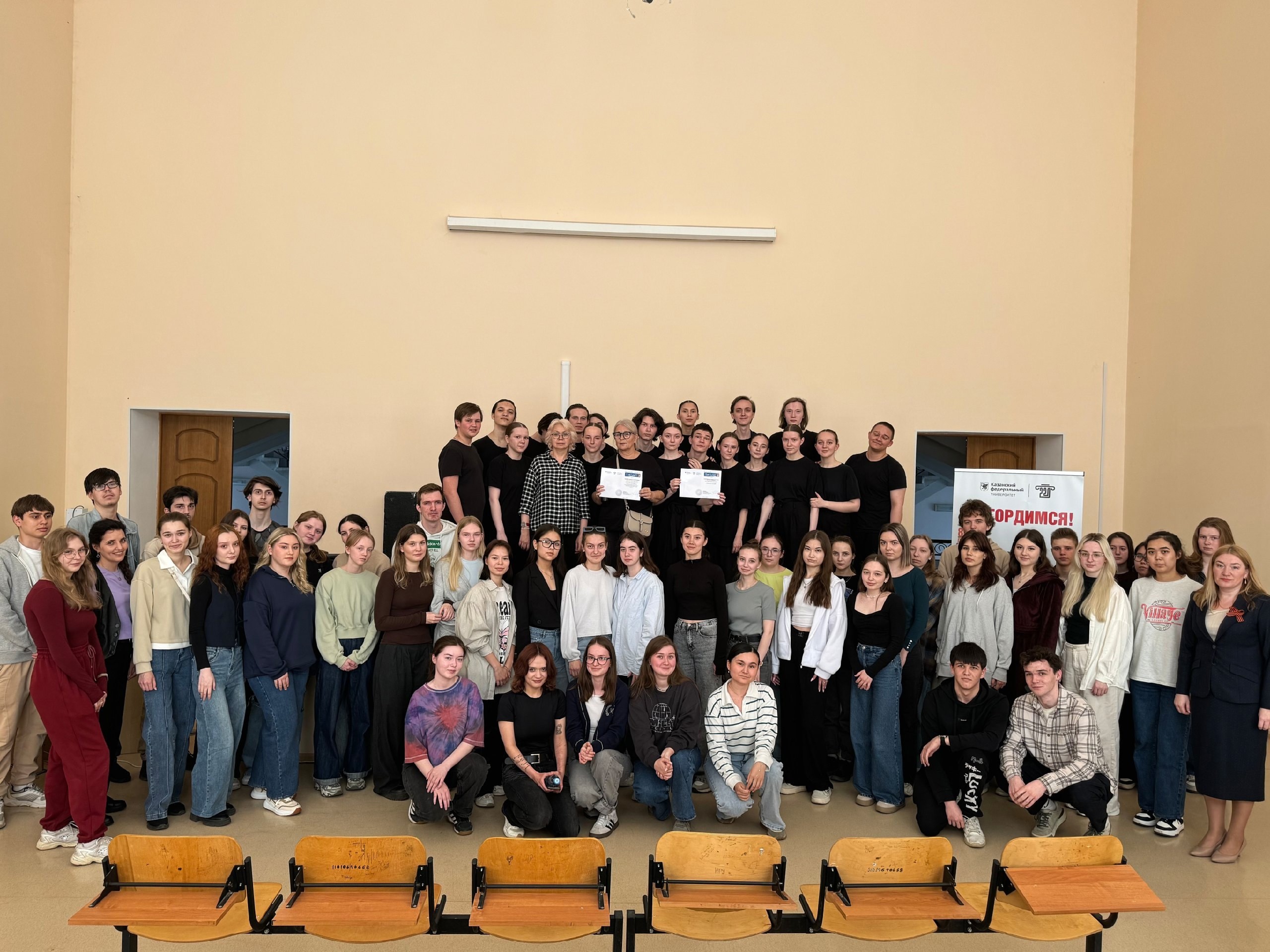 Документальный спектакль 'Есть такая профессия ? Родину защищать' Документальный спектакль 'Есть такая профессия ? Родину защищать'