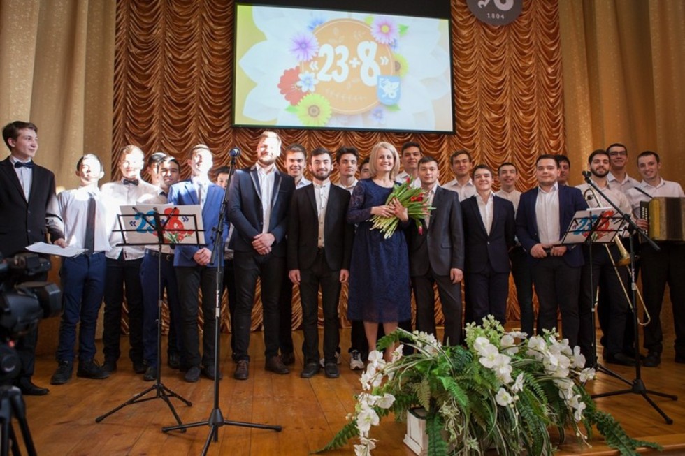 Праздничный концерт '23+8' прошел в Елабужском институте КФУ Праздничный концерт '23+8' прошел в Елабужском институте КФУ