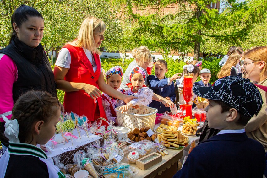 Ярмарка 'Добрый университет' прошла в Елабужском институте КФУ Ярмарка 'Добрый университет' прошла в Елабужском институте КФУ