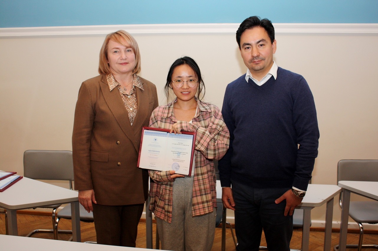 ������������� �������� �������� ����������  ��������� 'European and international business law, energy law and policy'.