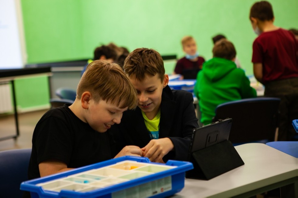 ����������