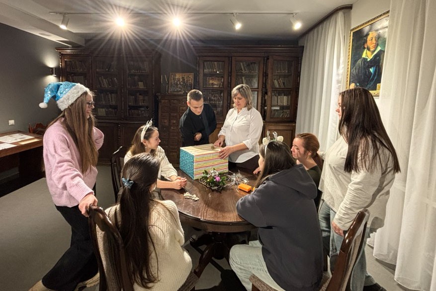 Студенты Елабужского института КФУ разгадали новогодний квест в библиотеке Студенты Елабужского института КФУ разгадали новогодний квест в библиотеке