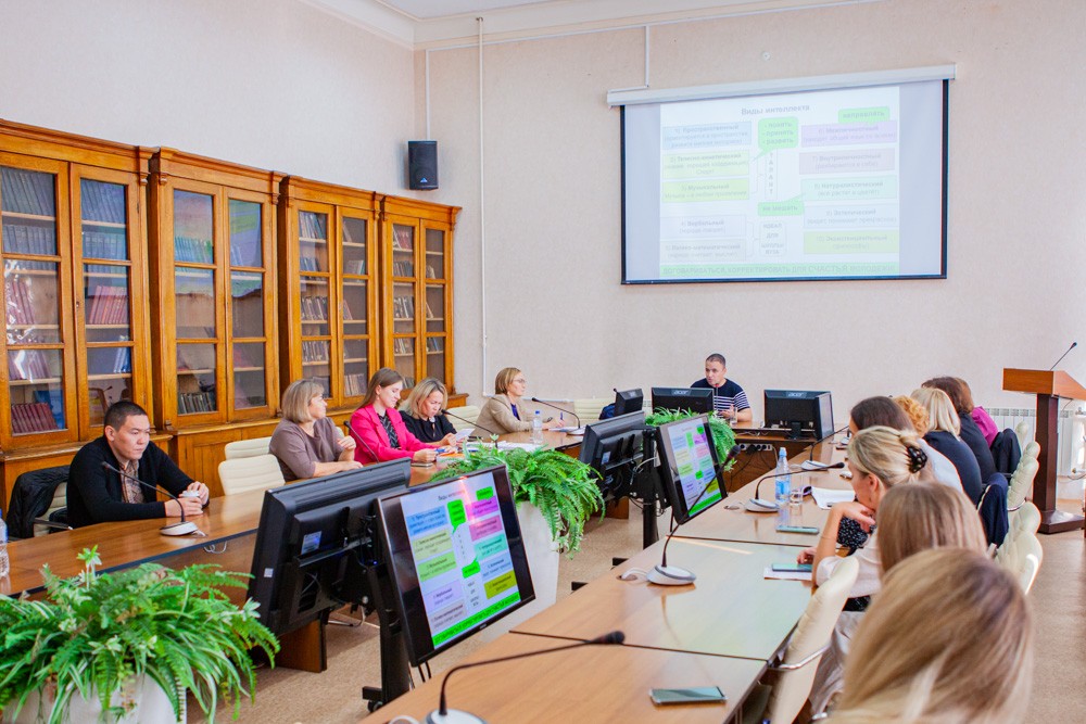 Молодые ученые и специалисты образования собрались за круглым столом в Елабужском институте Молодые ученые и специалисты образования собрались за круглым столом в Елабужском институте