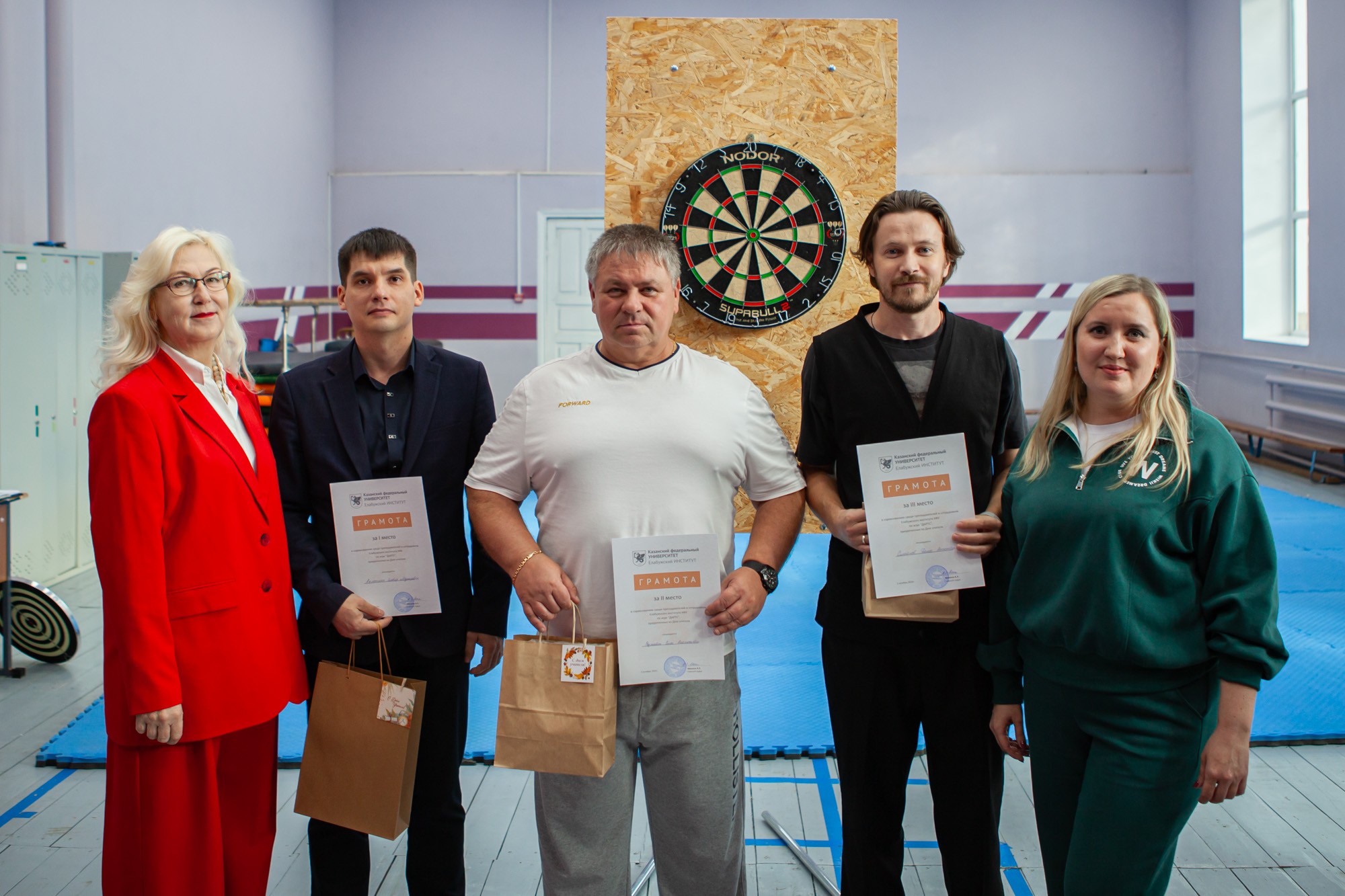 В Елабужском институте КФУ прошли соревнования по дартс В Елабужском институте КФУ прошли соревнования по дартс