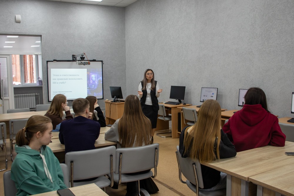 Обучающиеся психолого-педагогических классов Елабужского муниципального района познают методические особенности в преподавании математики и естественных наук в школе. Обучающиеся психолого-педагогических классов Елабужского муниципального района познают методические особенности в преподавании математики и естественных наук в школе.