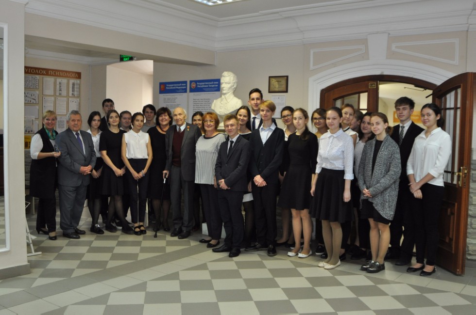 � ������ � ����� ��� ��������� 9 ��������� ��������� ��� (1944 ���� �������), �������, �������� � ������� ������ �������� ����, ����� ���������� �����, ����������� �����-���������� ����, ����������� ������ ������ ���� ������� �������������� �������