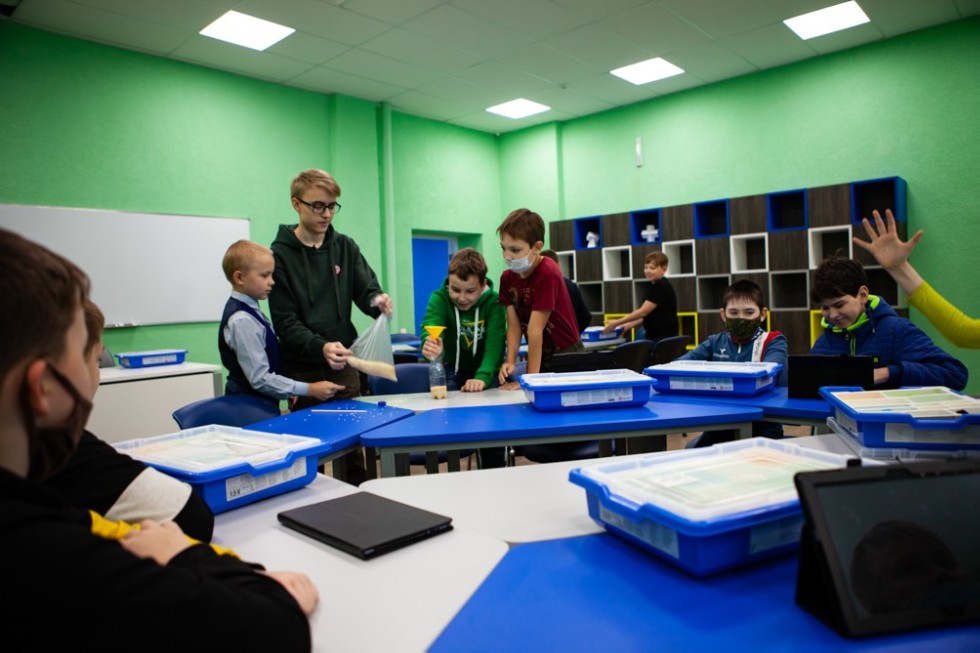 ����������