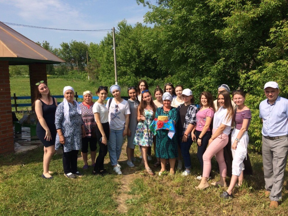 Студентлар Дөбъяз һәм Олы Битаман авылларына экспедициядә булдылар Студентлар Дөбъяз һәм Олы Битаман авылларына экспедициядә булдылар