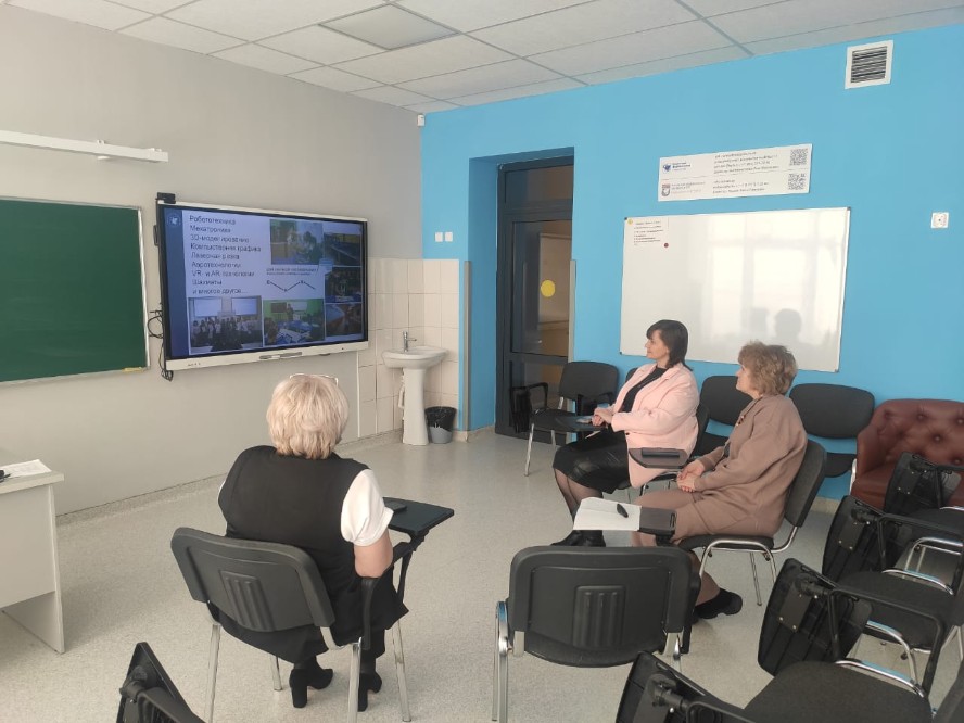 The delegation of the Kyrgyz-Russian Slavic University school adopts the experience of Elabuga Institute of KFU The delegation of the Kyrgyz-Russian Slavic University school adopts the experience of Elabuga Institute of KFU