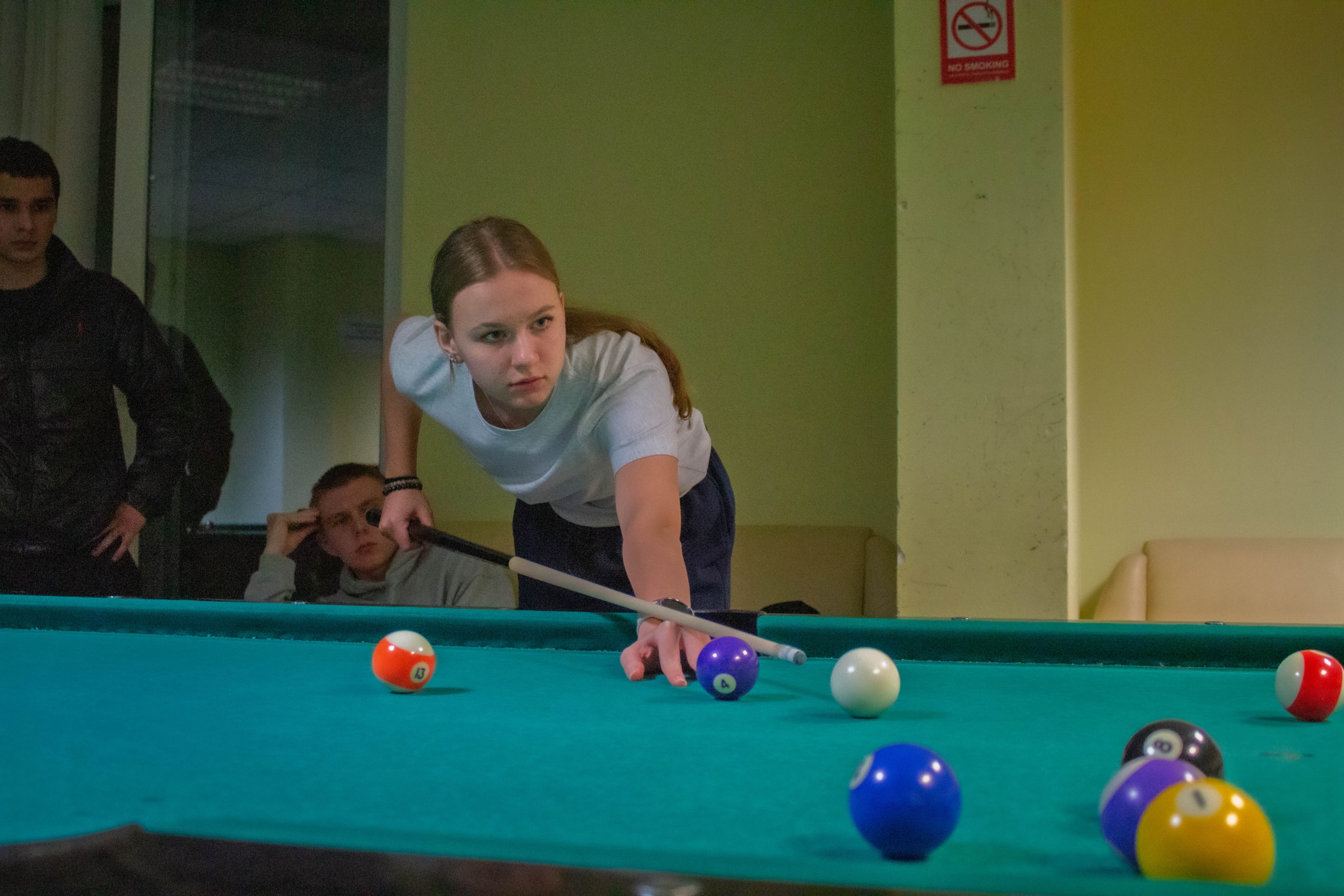 Кий, шар и студенческий азарт: Турнир по бильярду в Деревне Универсиады Кий, шар и студенческий азарт: Турнир по бильярду в Деревне Универсиады