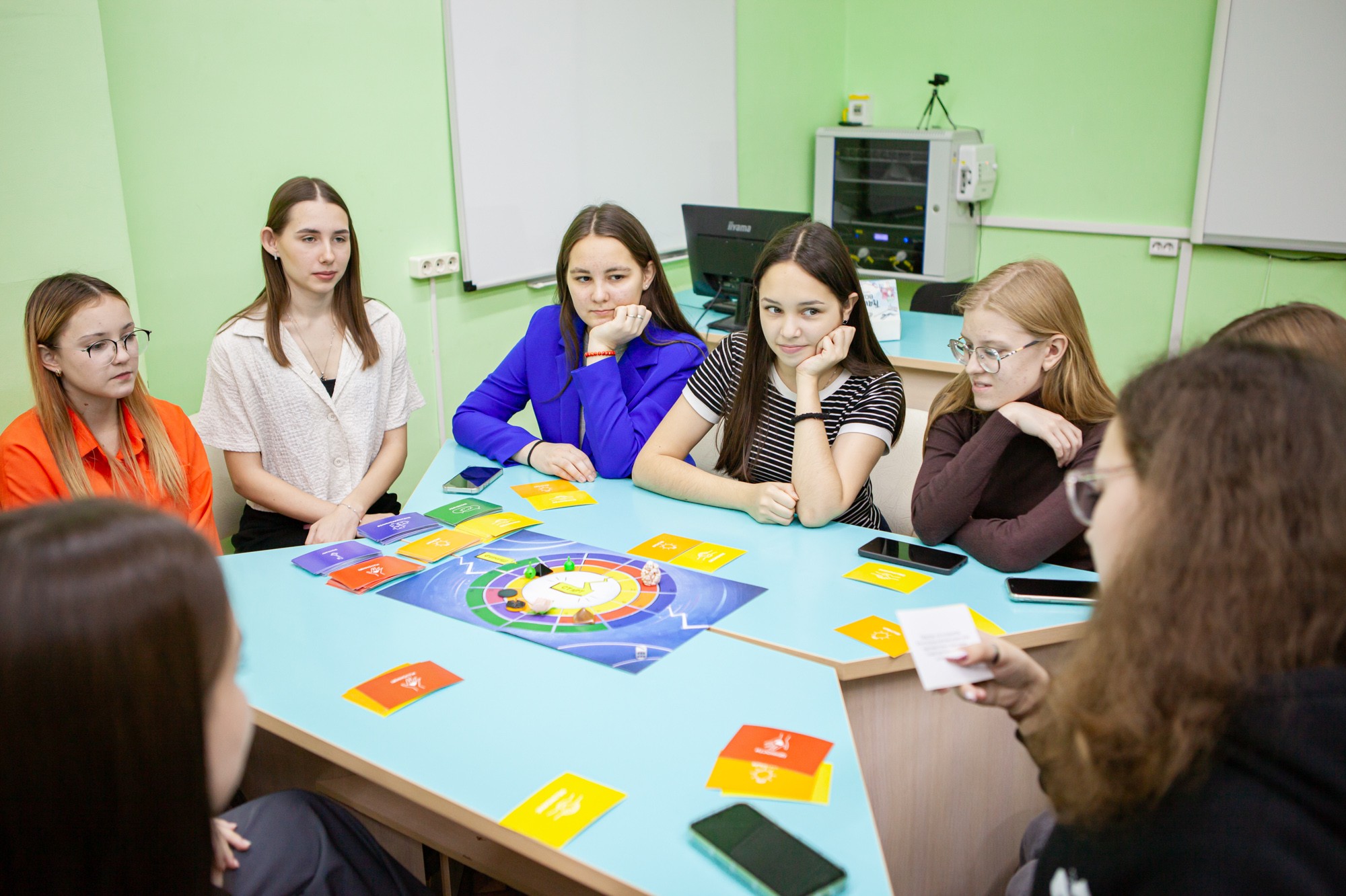 Фестиваль 'Открывая мир науки' объединил студентов и школьников в Елабужском институте КФУ Фестиваль 'Открывая мир науки' объединил студентов и школьников в Елабужском институте КФУ