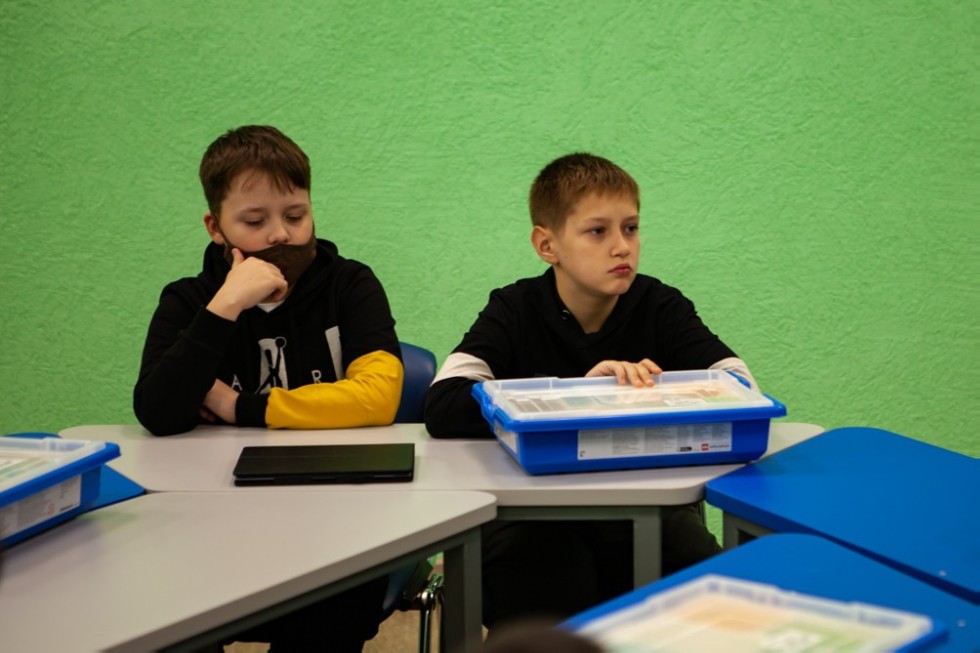 ����������