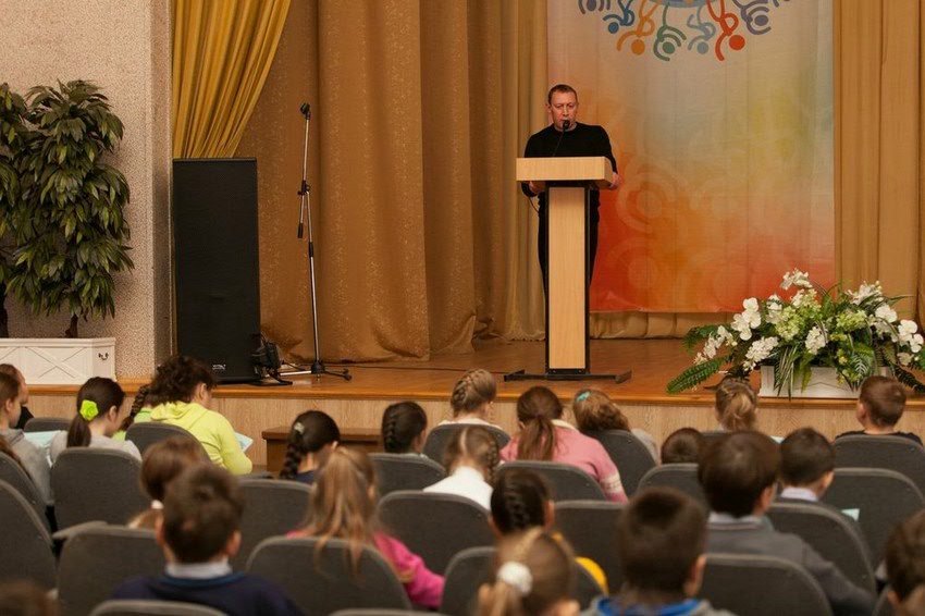 Маленькие студенты познакомились с историей Рождества и миром чудес Маленькие студенты познакомились с историей Рождества и миром чудес