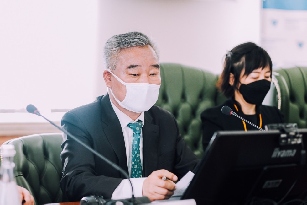 � ��� ��� ����� �����������, ������������ � 30-����� ��������������� ��������� ������ � �����