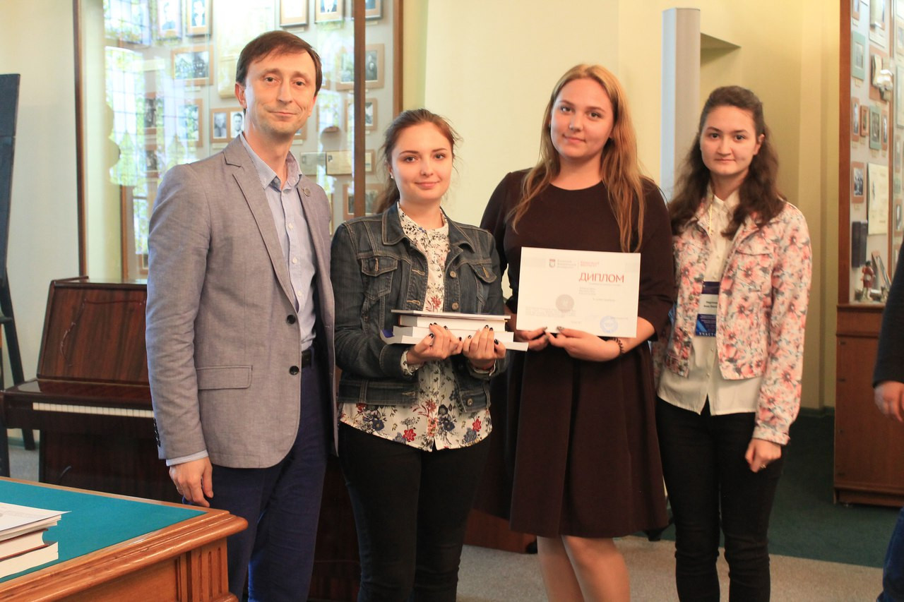 C 19 по 24 июня 2017 года на базе кафедры международного и европейского права юридического факультета КФУ прошла международная междисциплинарная летняя школа ? европейский молодежный форум 'К 60-летию Римских договоров: история и современные вызовы' в рамках мероприятий Центра превосходства Жана Монне в области европейских исследований VOICES+. C 19 по 24 июня 2017 года на базе кафедры международного и европейского права юридического факультета КФУ прошла международная междисциплинарная летняя школа ? европейский молодежный форум 'К 60-летию Римских договоров: история и современные вызовы' в рамках мероприятий Центра превосходства Жана Монне в области европейских исследований VOICES+.