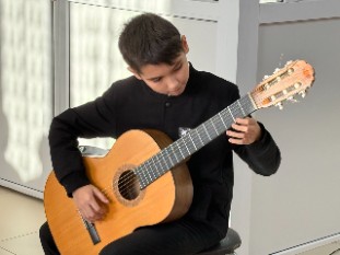 Лицеисты поздравили жителей Кайбицкого дома-интерната для престарелых и инвалидов с наступающим Новым годом Лицеисты поздравили жителей Кайбицкого дома-интерната для престарелых и инвалидов с наступающим Новым годом