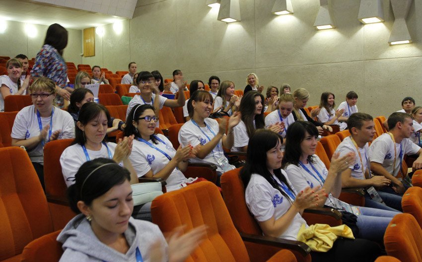 Kazan Federal University awards Universiade volunteers