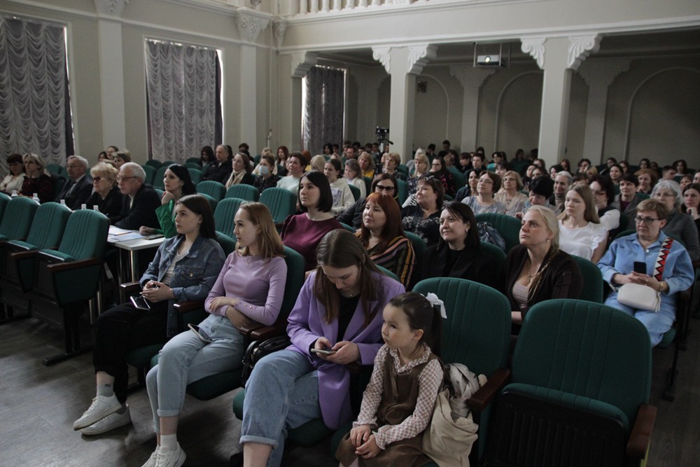 Участие коллектива Елабужского института КФУ в I муниципальном конкурсе 'Алабуга-Арт' художественной самодеятельности среди коллективов предприятий, организаций и учреждений Участие коллектива Елабужского института КФУ в I муниципальном конкурсе 'Алабуга-Арт' художественной самодеятельности среди коллективов предприятий, организаций и учреждений