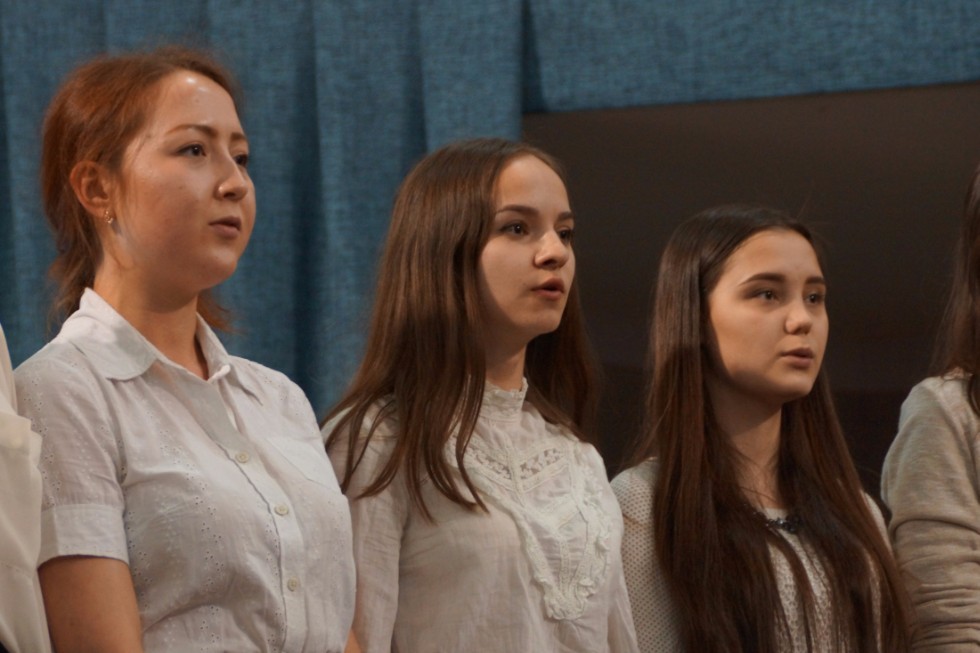 The moving concert replaced the pass-fail examination