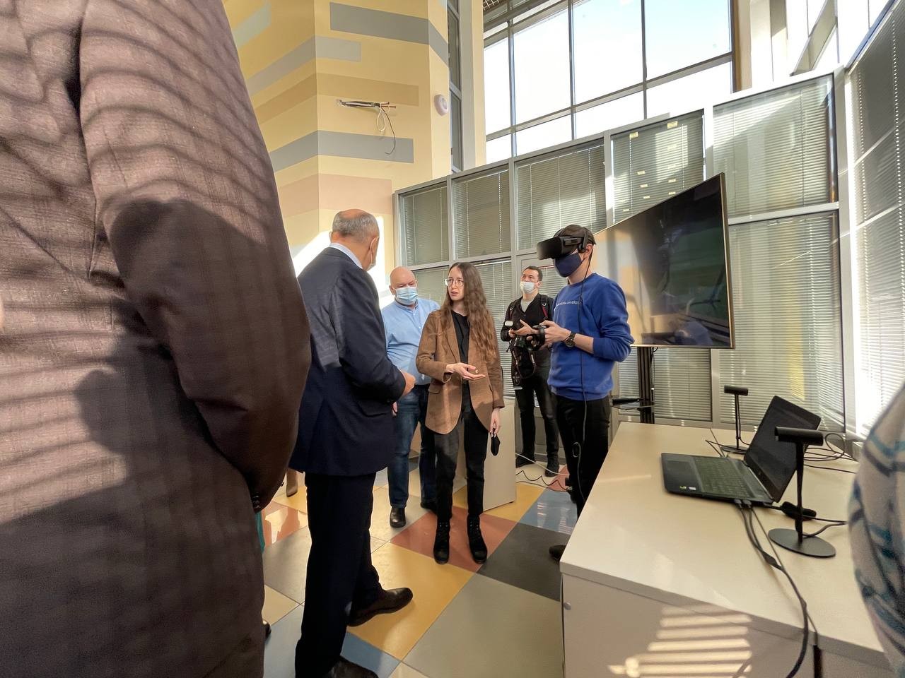 Симулятор мигрени, библиотека движений робота, новая игра для инженеров буровых установок и многое другое. ИТИС представил свои проекты на Дне науки. Симулятор мигрени, библиотека движений робота, новая игра для инженеров буровых установок и многое другое. ИТИС представил свои проекты на Дне науки.