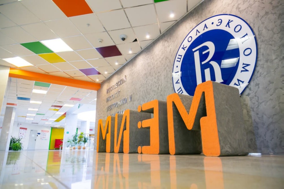 Профессор ЛИРС выступил на научно-методическом семинаре Академического совета по научной работе департамента электронной инженерии МИЭМ НИУ ВШЭ Профессор ЛИРС выступил на научно-методическом семинаре Академического совета по научной работе департамента электронной инженерии МИЭМ НИУ ВШЭ