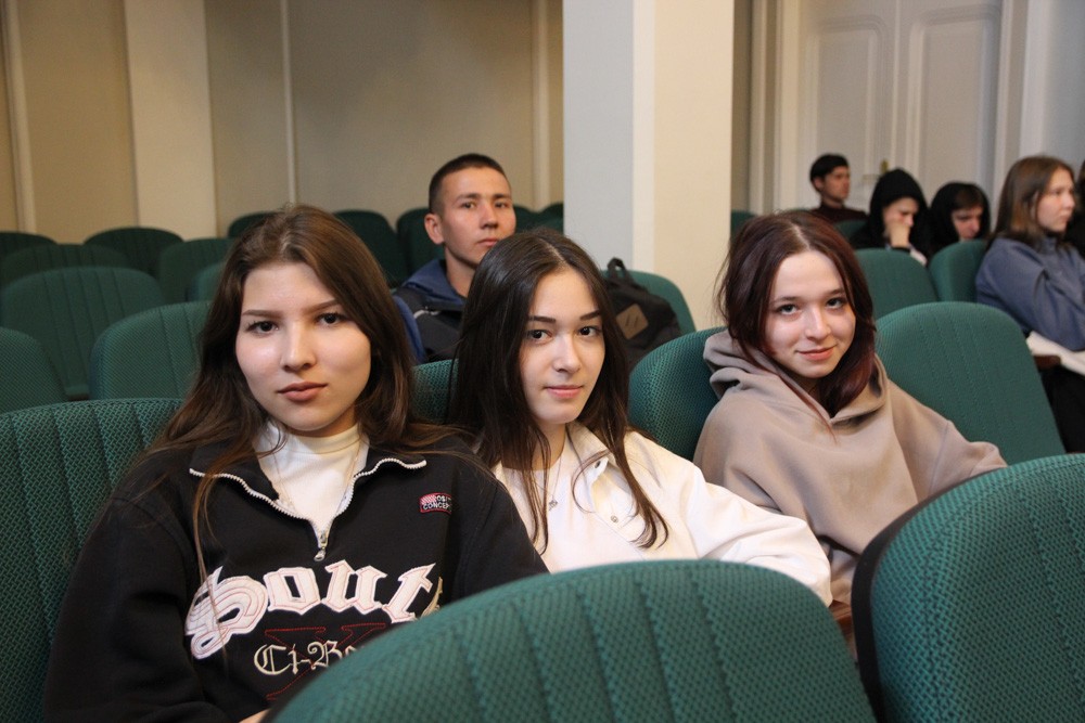 Директор Елабужского института Елена Мерзон встретилась с первокурсниками Директор Елабужского института Елена Мерзон встретилась с первокурсниками