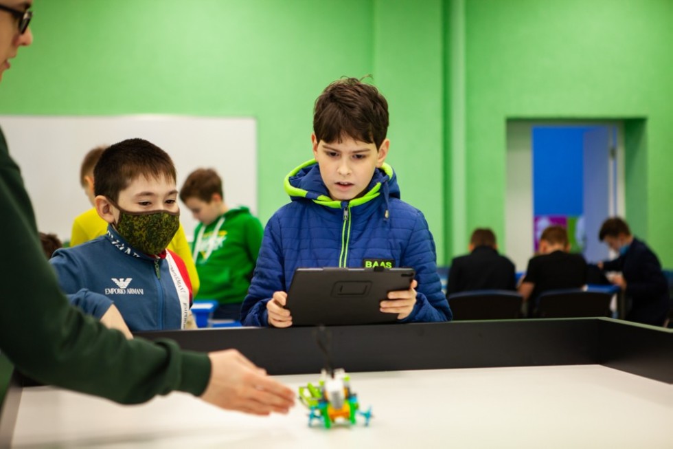 ����������