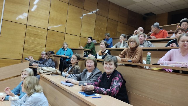 Слушатели Университета третьего возраста с большим интересом посещают лекции по истории Казани Слушатели Университета третьего возраста с большим интересом посещают лекции по истории Казани