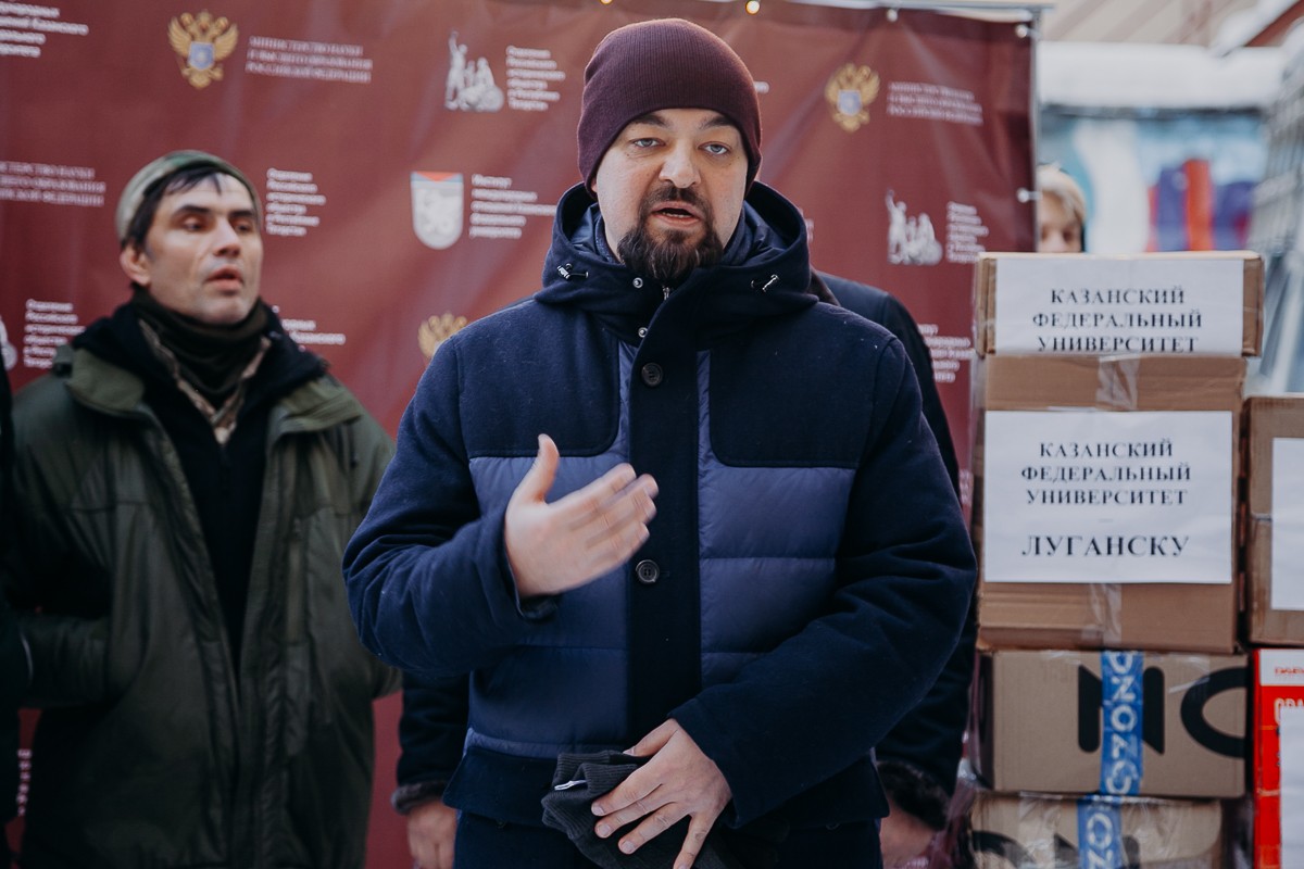 КФУ передал подарки для бойцов участникам гуманитарного автопробега 'Владивосток ? Луганск' КФУ передал подарки для бойцов участникам гуманитарного автопробега 'Владивосток ? Луганск'
