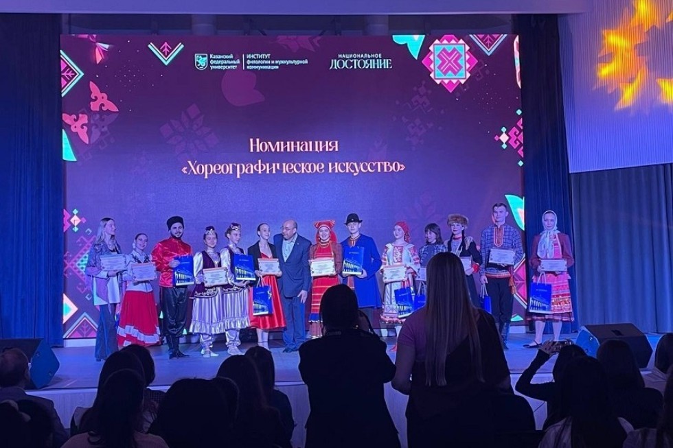 Танцевальный коллектив 'Ялкын' выступил на гала-концерте Приволжского молодежного фестиваля народного творчества 'Национальное достояние' Танцевальный коллектив 'Ялкын' выступил на гала-концерте Приволжского молодежного фестиваля народного творчества 'Национальное достояние'