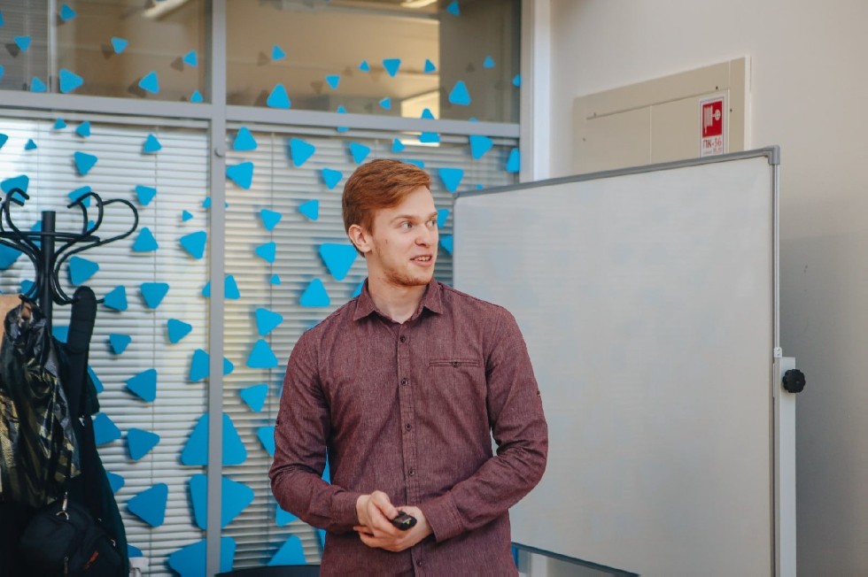 Староста МСКБ выступил на семинаре для руководителей и научных кураторов студенческих научных кружков и объединений КФУ Староста МСКБ выступил на семинаре для руководителей и научных кураторов студенческих научных кружков и объединений КФУ