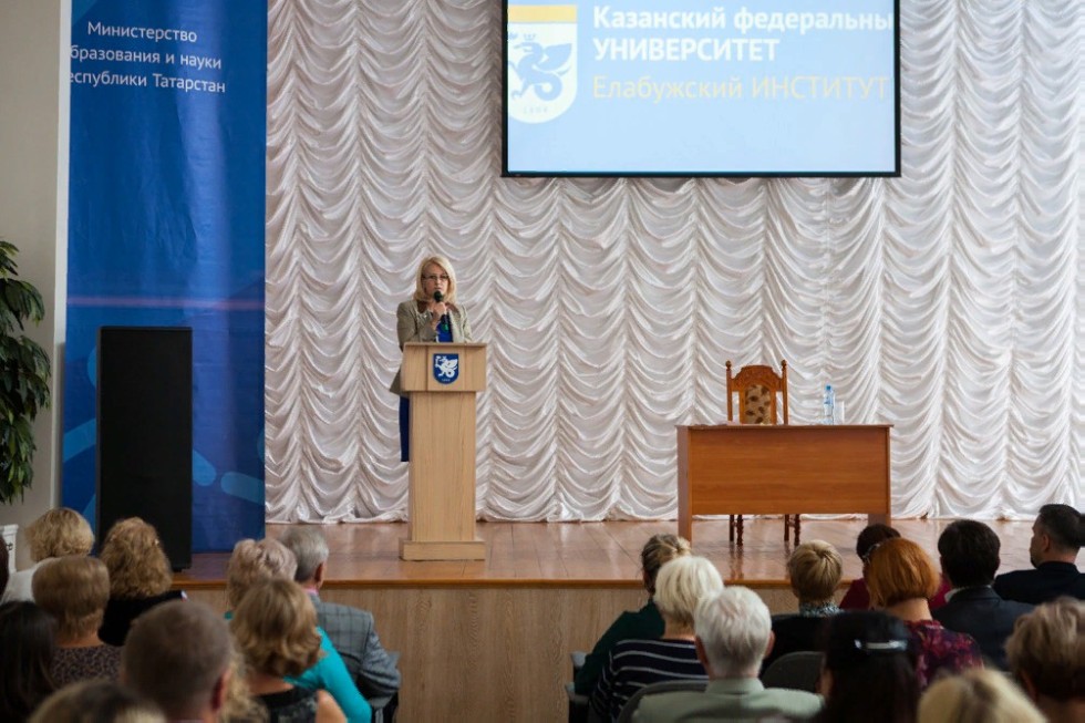В Елабужском институте КФУ прошло совещание трудового коллектива В Елабужском институте КФУ прошло совещание трудового коллектива